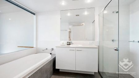 Spacious Broadbeach Apartment Resort Living in a Prime Location - Photo 5