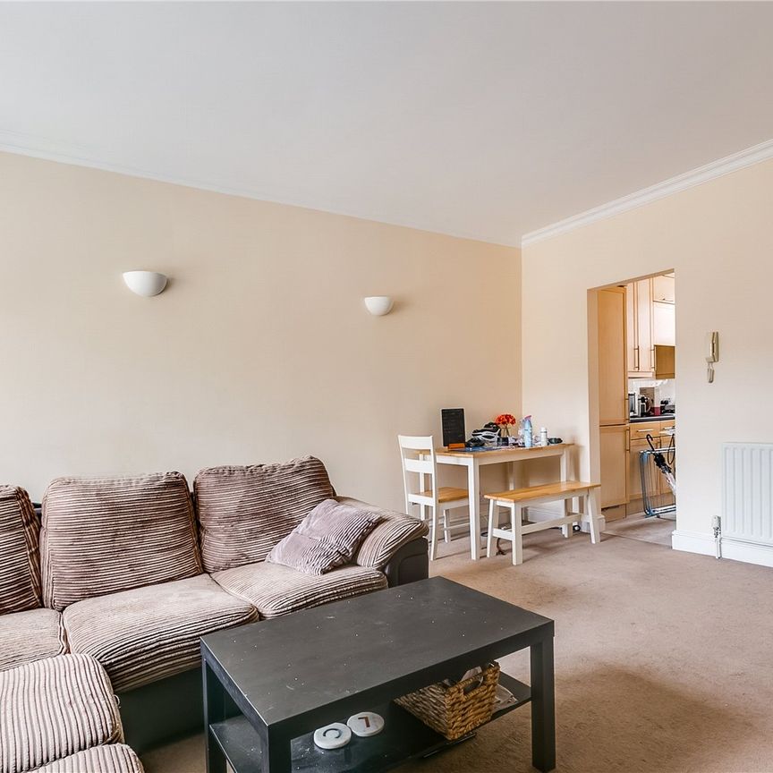 Lavender Hill, SW11, London - Photo 1