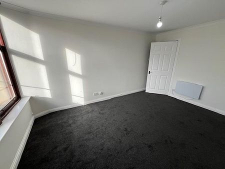 3 bedroom flat to rent - Photo 2