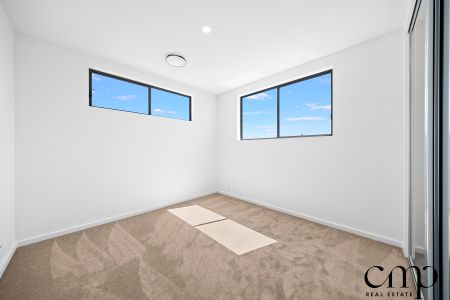 29 Mansfield Circuit, Gledswood Hills NSW 2557 - House For Rent | Domain - Photo 4