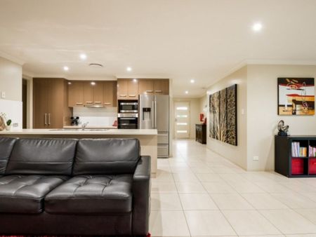 20 Pugh Street, Middle Ridge QLD 4350 - House For Rent - $700 | Domain - Photo 3