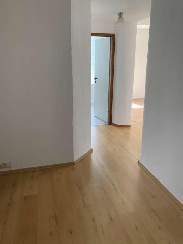 Galeriewohnung mit 98 m² Wfl. und Küchenzeile im Dachgeschoss - Photo 5