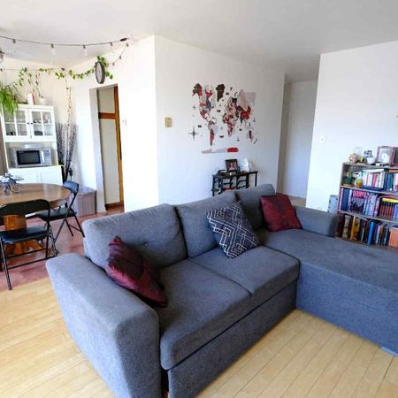 GRAND 4 1/2 ** DÉCEMBRE/JANVIER ** À PIED MÉTRO MONTMORENCY + BEAU SECTEUR + ENDROIT PAISIBLE + LAISSEZ-MOI VOTRE NOM ET TÉLÉPHONE - Photo 3