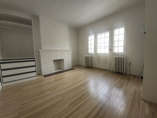 Appartement rénové de 3 chambres à l’étage supérieur d’un duplex – Semi-meublé. - Photo 1
