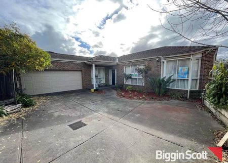 Outstanding Family Home in Burwood - Photo 4
