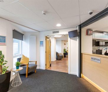 1 bedroom in a flat share to rent - Photo 6