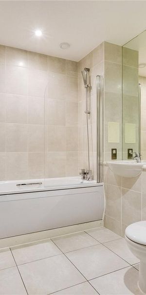 1 bedroom flat in Chiswick - Photo 1