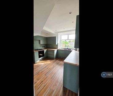 3 bedroom terraced house to rent - Photo 5