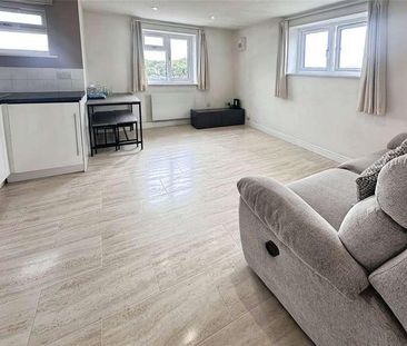Lower Northam Road, Hedge End, Southampton, Hampshire, SO30 - Photo 2