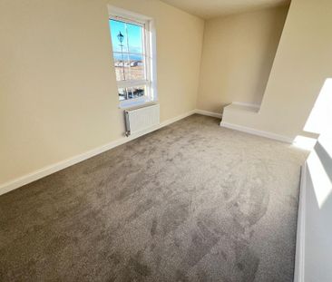 4 bedroom detached house to rent - Photo 2