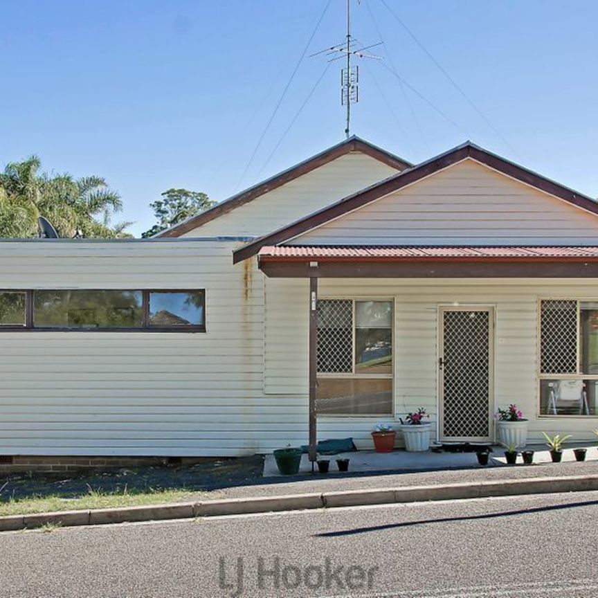 Charming Two-Bedroom Home in Sought-After Kilaben Bay - Photo 1