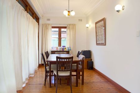 RENOVATED HOME, CLOSE TO WATERFRONT PARKS - Photo 2