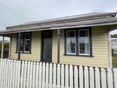 Renovated Central City cottage - Photo 3