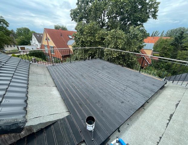 Schöne Dachgeschosswohnung mit großer Terrasse - Photo 1