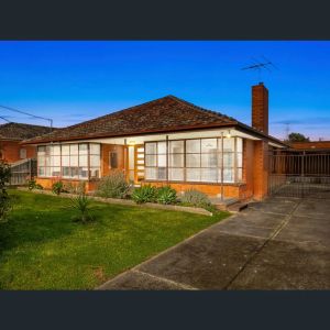 GREAT FAMILY HOME - Photo 3