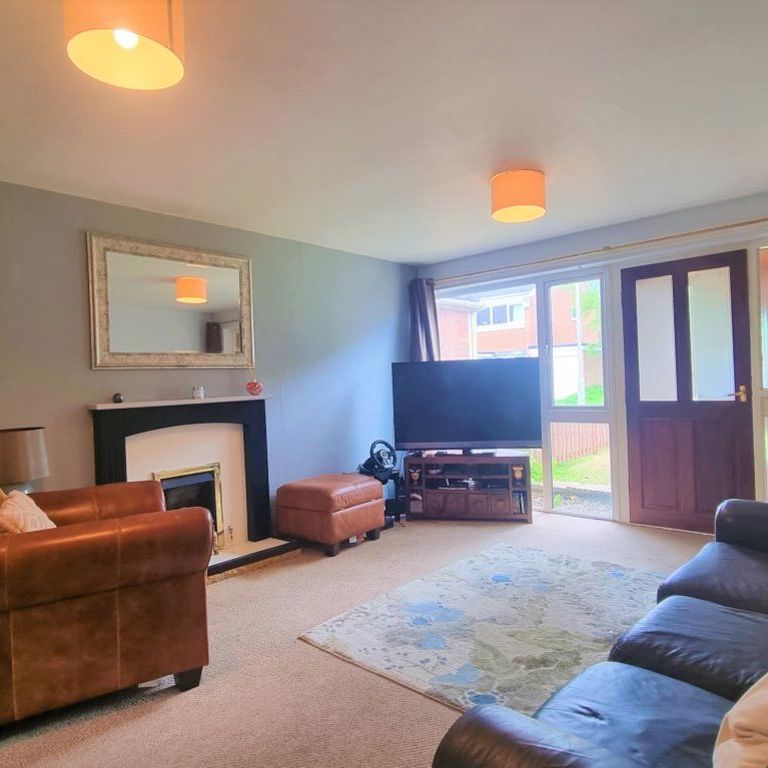 The Dell, Wollaston, Stourbridge, DY8 - Photo 1