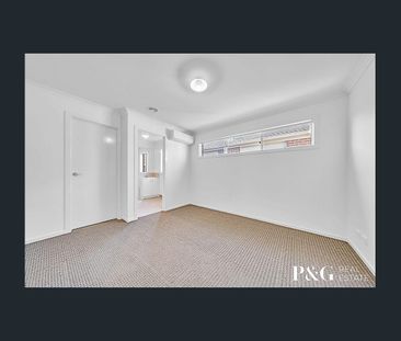 ✨ Easy Living, Everyday Comfort & a Location You'll Love✨ - Photo 3