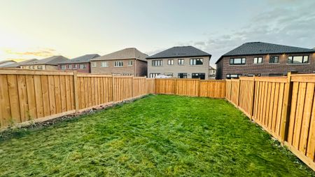 For Lease - 131 Closson Drive, Whitby, Ontario - Photo 4