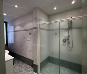 Spacious Single room Via la Farina - Photo 6