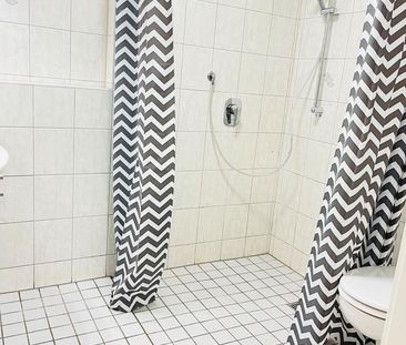 Moderne und freundliche 2-Zimmer-Wohnung mit EBK und Balkon - Photo 1