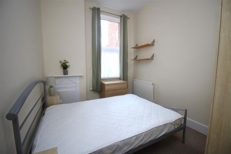 2 bedroom Detached house to rent in Hyde Terrace, South Gosforth, Newcastle upon Tyne NE3 - Photo 5