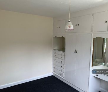 4 bedroom bungalow to rent - Photo 2