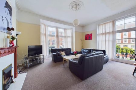 1 bedroom in a house share to rent - Photo 2