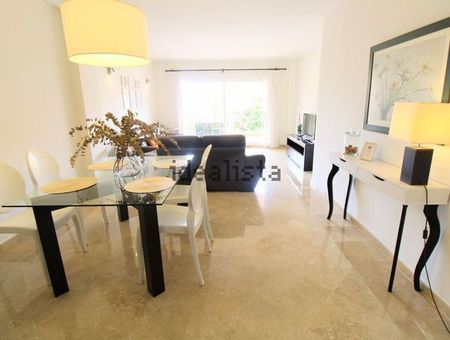 Alquiler de piso en Sitio de Calahonda - Photo 2