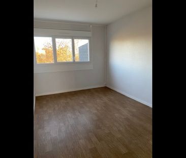 Location Appartement 4 pièces 76 m² Le Blanc - Photo 2