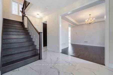 Detached Home For Lease | W8094222 - Photo 4