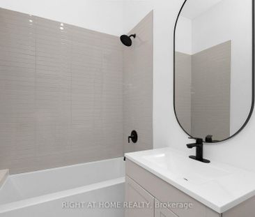 For Lease - 50A Lanark Avenue Unit# CoachHs, Toronto, Ontario - Photo 3