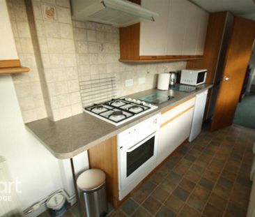 2 bedroom semi-detached house to rent - Photo 6