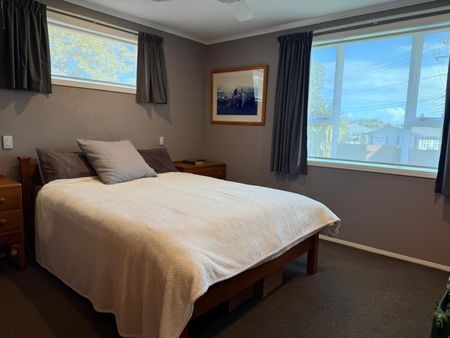 3-Bedroom Home in Prime Pakuranga Location - Photo 5