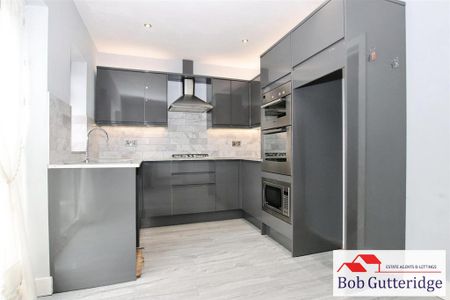 2 bedroom semi-detached house to rent - Photo 4