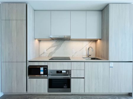 For Lease - 8 Interchange Way Unit# 5911, Vaughan, Ontario - Photo 2