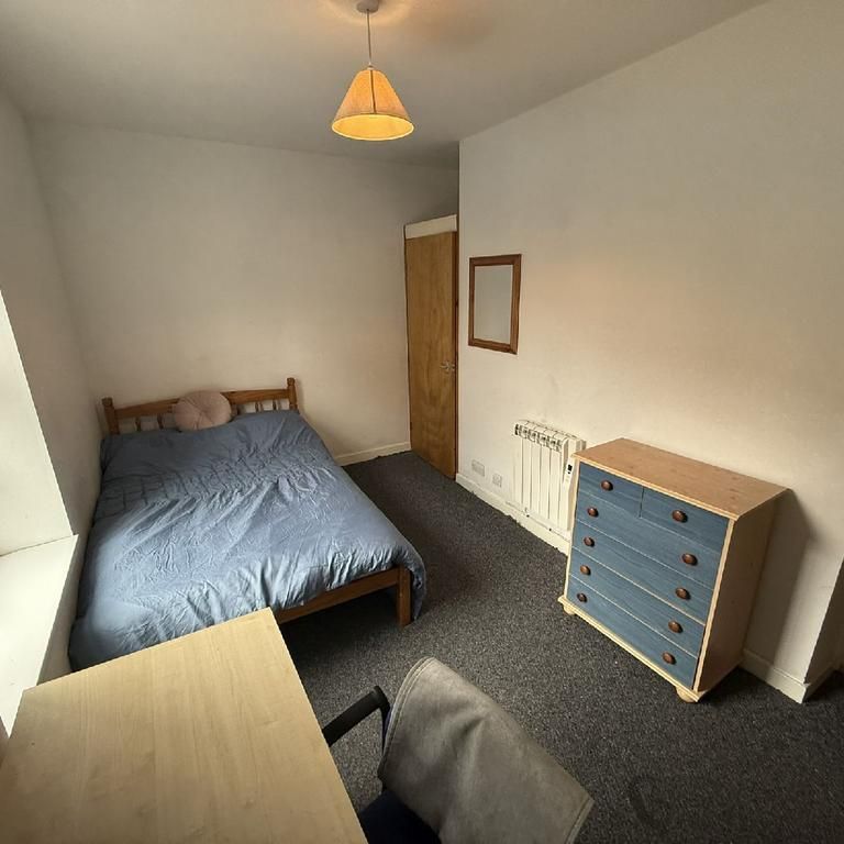 1 bedroom in a house share to rent - Photo 1