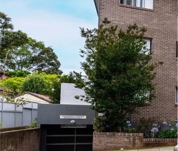 Renovated 2-Bedroom Apartment - Photo 4