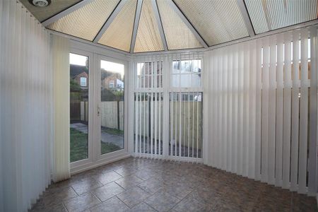 2 bedroom semi-detached house to rent - Photo 4