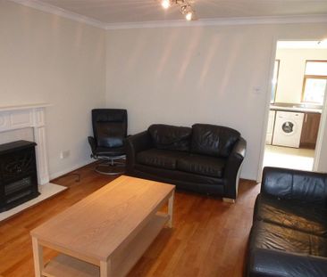 Eltham Rise, Leeds - Photo 2