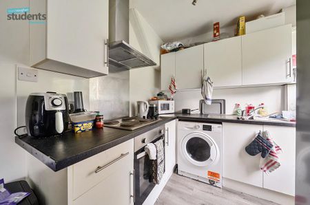 6 bedroom end of terrace house to rent - Photo 4