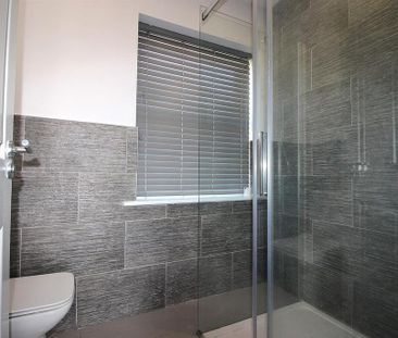 4 bedroom detached house to rent - Photo 2