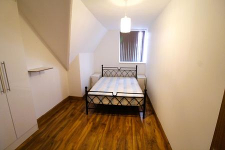 3 bedroom flat to rent - Photo 4