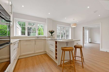 Well presented four bedroom home with garage and garden room - Photo 5