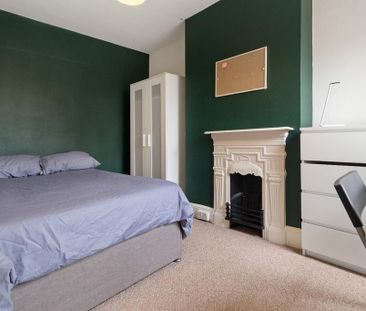 5 bedroom terraced house to rent - Photo 4