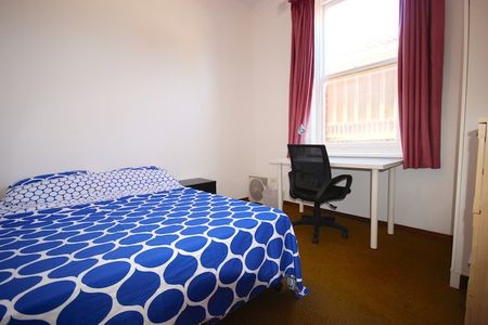 6-bedroom shared house / townhouse, Rankine Rd - Photo 2