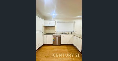 Modern 3 Bedroom, 2 Bathroom House – Easy Access to Public Transport - Photo 4