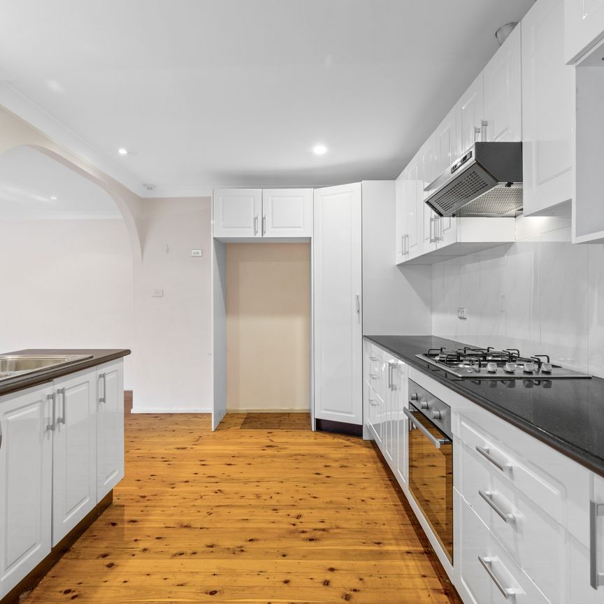 15 Wentworth St, Leura NSW 2780 - House For Rent | Domain - Photo 1