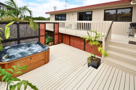 SPACIOUS AND LIGHT HOME - WEST HARBOUR - Photo 2