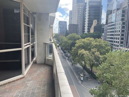 Oversized One Bedroom On York | Unfurnished - Photo 2