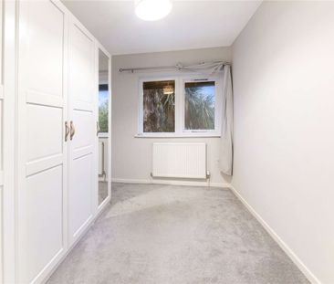 A bright and contemporary 3-bedroom home featuring spacious interio... - Photo 5